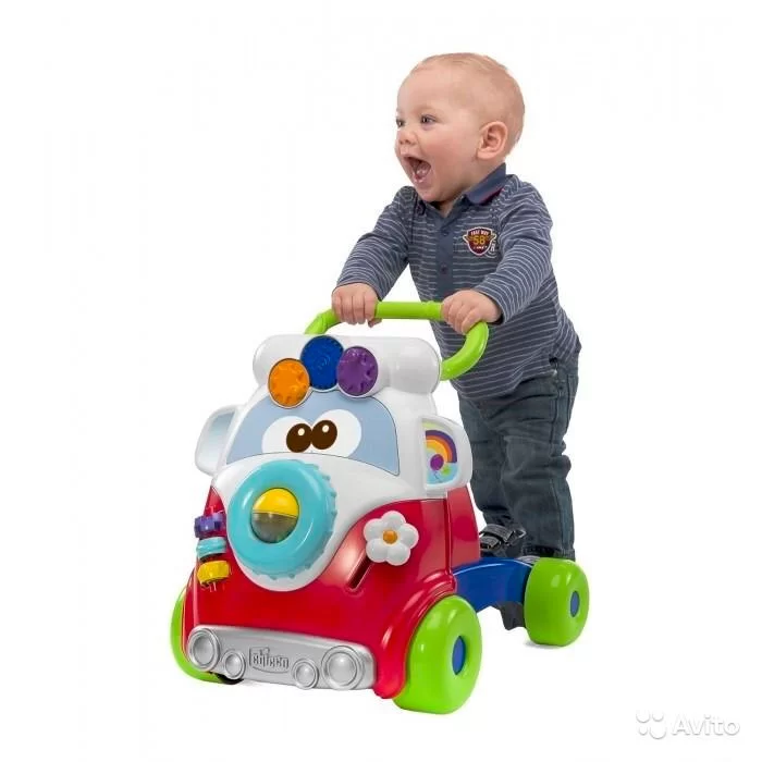 Ходилка-игровой центр Chicco "Забавный автобус"